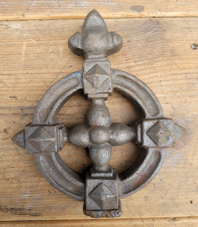 Antieke-gietijzeren-Gotisch-ornament-decoratie