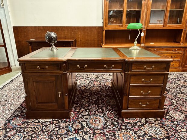 Klassiek-Antiek-Engels-Engelse-Chesterfield-Bureau-Desk-Partnerdesk-1