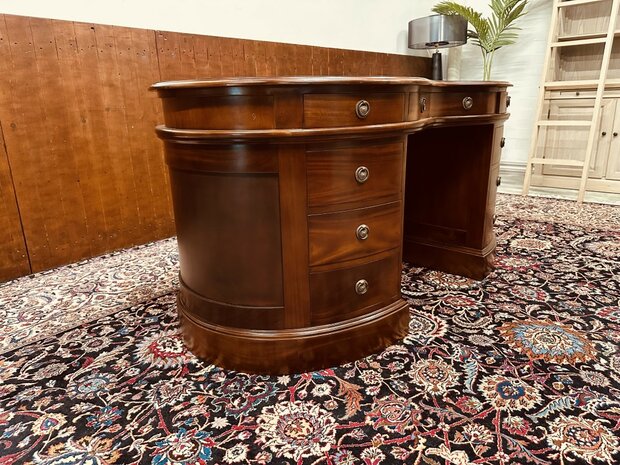 Klassiek-Engels-Antiek-Chesterfield-Kidney-Nier-Bureau-Desk