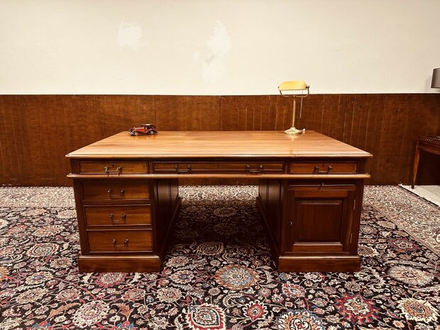 Klassiek-Engels-Antiek-Chesterfield-Jan-Frantzen-Bureau-Desk-Partnerdesk