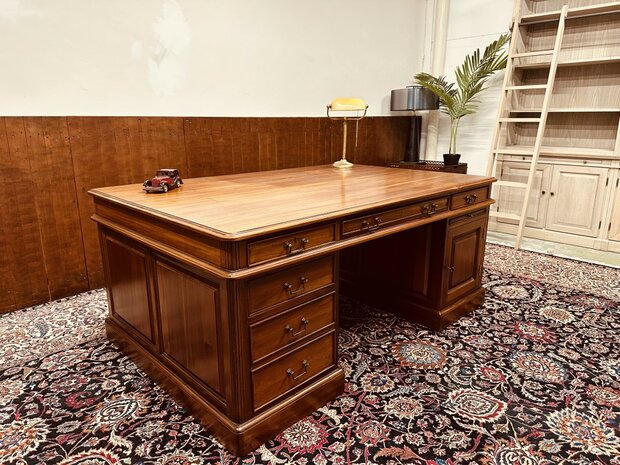 Klassiek-Engels-Antiek-Chesterfield-Jan-Frantzen-Bureau-Desk-Partnerdesk