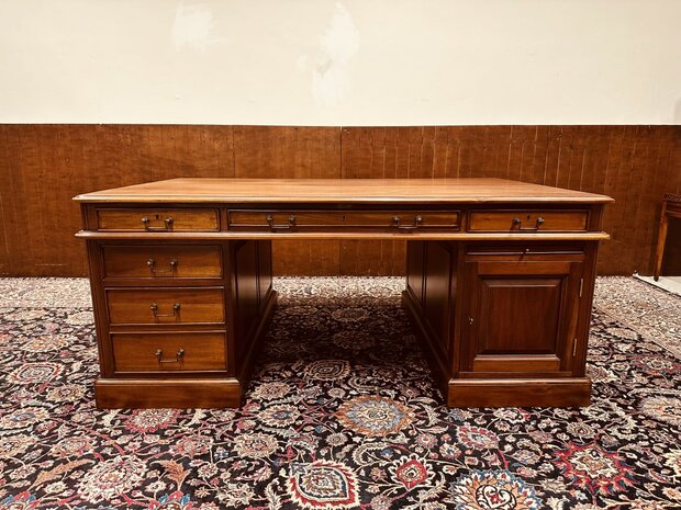 Klassiek-Engels-Antiek-Chesterfield-Jan-Frantzen-Bureau-Desk-Partnerdesk