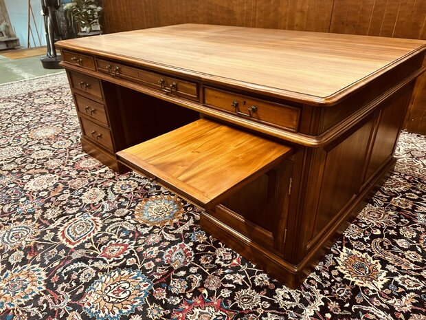 Klassiek-Engels-Antiek-Chesterfield-Jan-Frantzen-Bureau-Desk-Partnerdesk