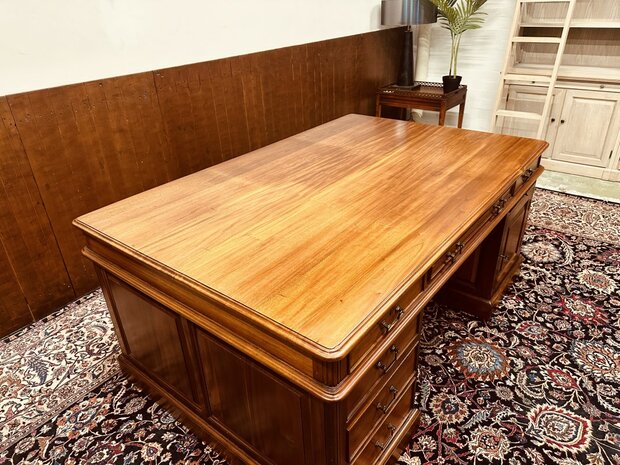 Klassiek-Engels-Antiek-Chesterfield-Jan-Frantzen-Bureau-Desk-Partnerdesk