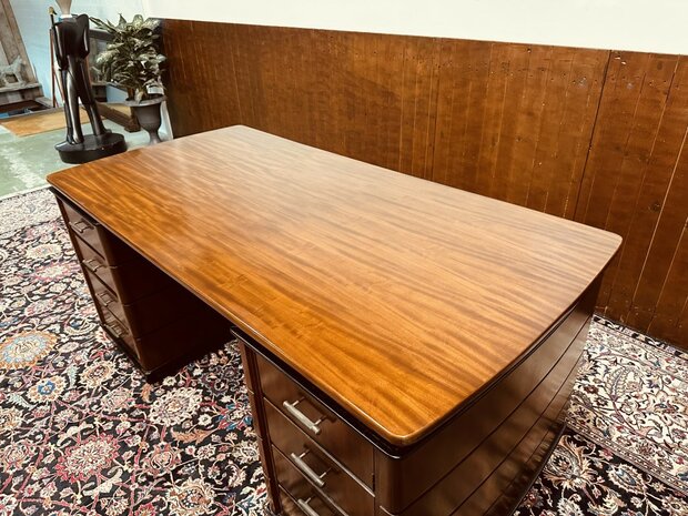 Klassiek-Antiek-Chesterfield-Engels-Art-Deco-Bureau-Desk-Partnerdesk