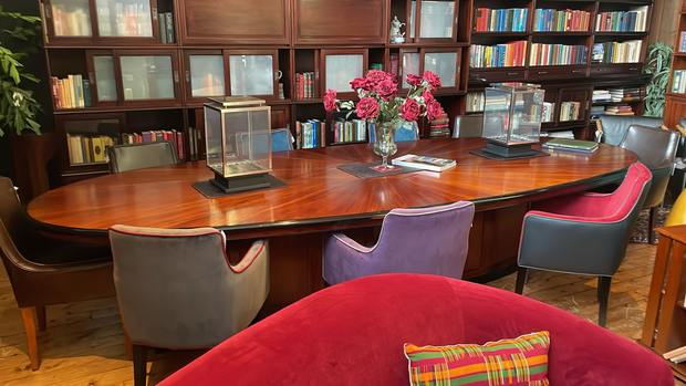 Grote-klassieke-vergadertafel-Art-Deco-4,5-meter-lang-ovaal-tafel-conferentie-tafel-boardroom-1