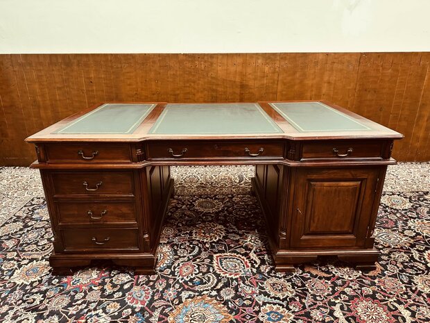 Klassiek-Antiek-Engels-Chesterfield-Desk-Bureau-Partnerdesk