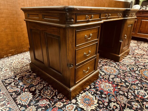 Klassiek-Antiek-Engels-Chesterfield-Desk-Bureau-Partnerdesk