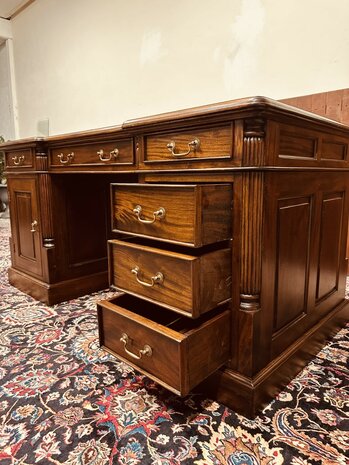 Engels-Klassiek-Antiek-Chesterfield-Bureau-Desk