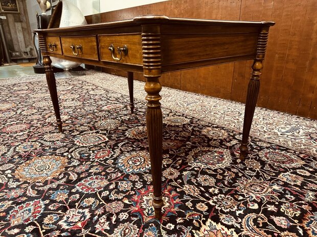 Klassiek-Engels-Antiek-Chesterfield-Schrijftafel-Bureau