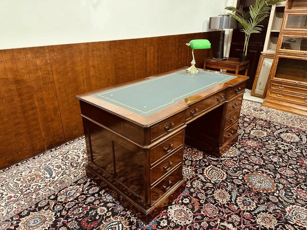 Klassiek-Engels-Antiek-Chesterfield-Bureau