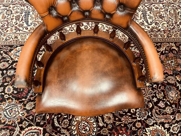 Klassiek-Antiek-Engels-Chesterfield-Captain-Chair-Bureaustoel