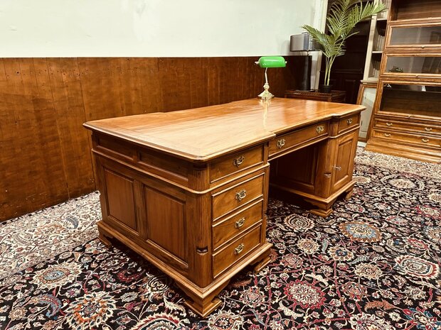 Klassiek-Engels-Antiek-Chesterfield-Bureau-Desk-Partnerdesk