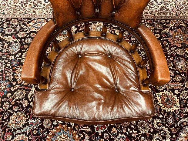 Klassiek-Engels-Antiek-Chesterfield-Bureaustoel-Captain-Chair