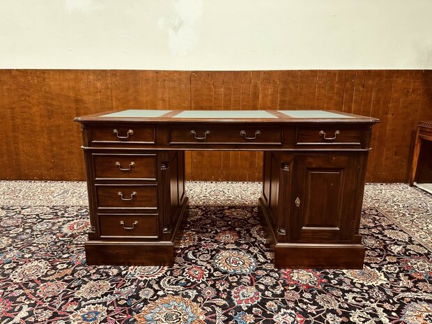 Klassiek-Engels-Chesterfield-Antiek-Bureau-Desk