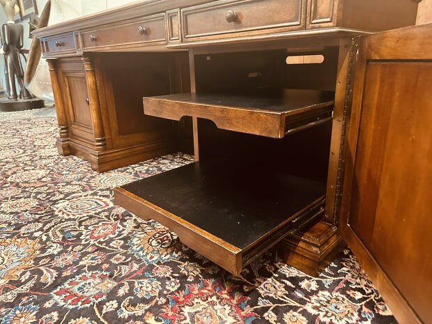 Klassiek-Antiek-Engels-Thomasville-Bureau