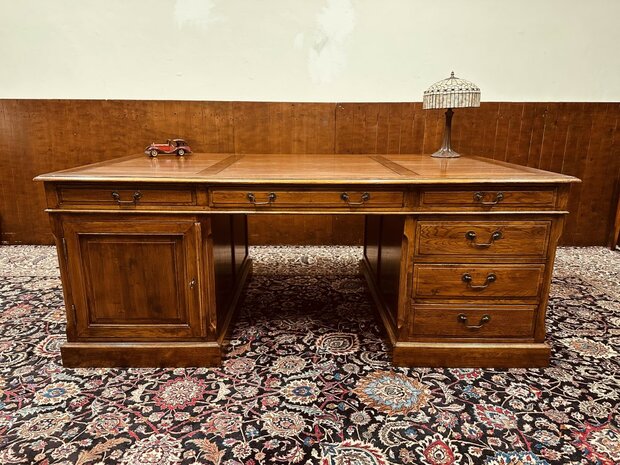 Klassiek-Engels-Antiek-Chesterfield-Eichholtz-Bureau-Partnerdesk