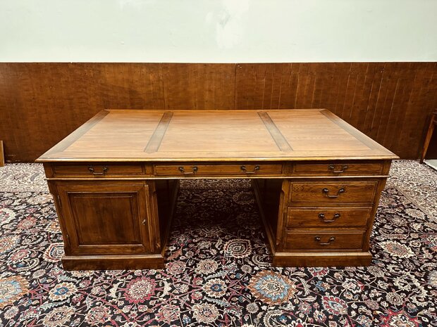 Klassiek-Engels-Antiek-Chesterfield-Eichholtz-Bureau-Partnerdesk