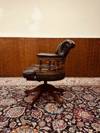 Klassiek-Engels-Antiek-Chesterfield-Bureaustoel-Captain-Chair