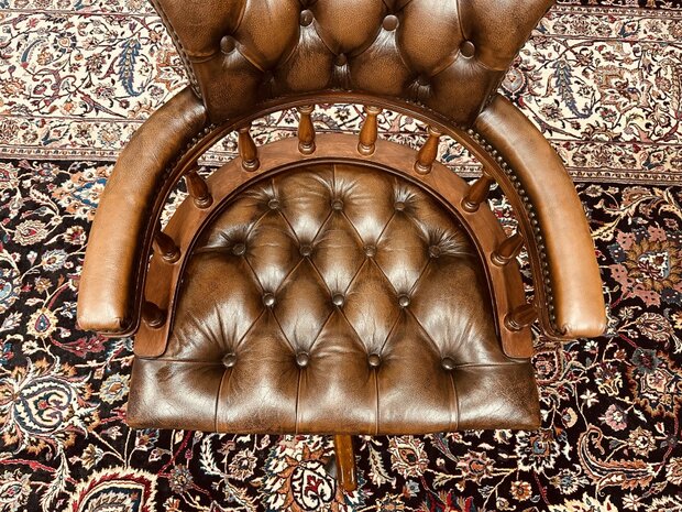 Klassiek-Engels-Antiek-Chesterfield-Bureaustoel-Captain-Chair