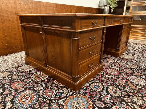 Klassiek-Engels-Antiek-Eiken-Bureau-Partnerdesk