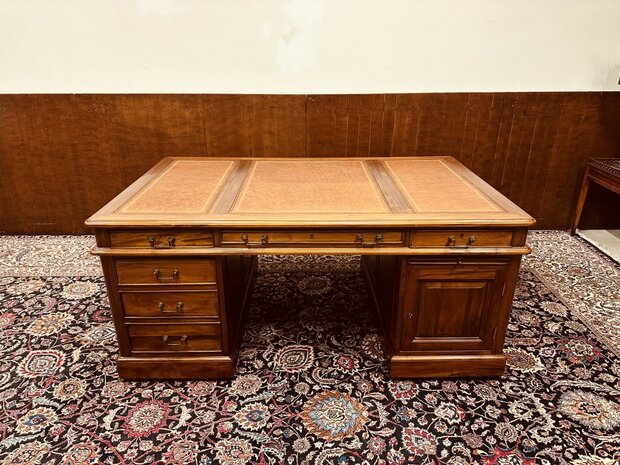 Klassiek-Engels-Antiek-Chesterfield-Groot-Bureau-Partnerdesk