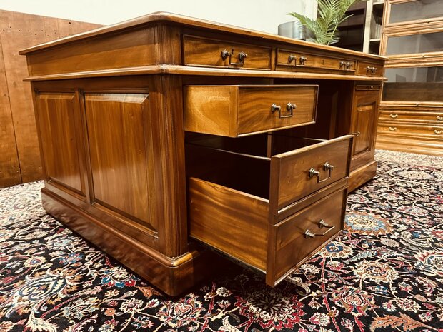 Klassiek-Engels-Antiek-Chesterfield-Groot-Bureau-Partnerdesk