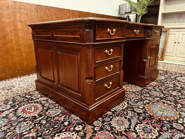 Klassiek-Antiek-Engels-Chesterfield-Bureau-Partnerdesk