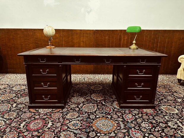 Engels-Klassiek-Bureau-