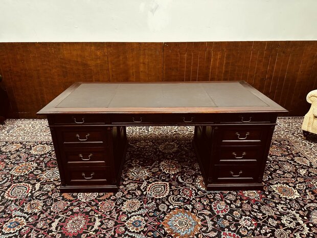 Engels-Klassiek-Bureau-
