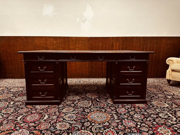 Engels-Klassiek-Bureau-