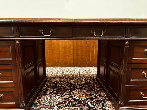 Engels-Klassiek-Bureau-