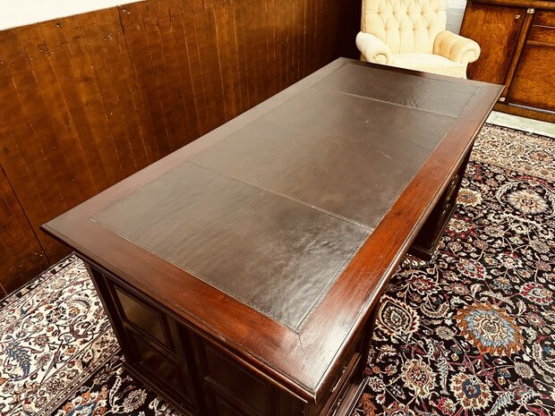 Engels-Klassiek-Bureau-