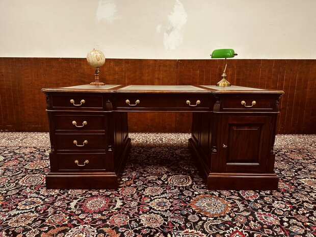 Antiek-Engels-Chesterfield-Bureau-Partnerdesk