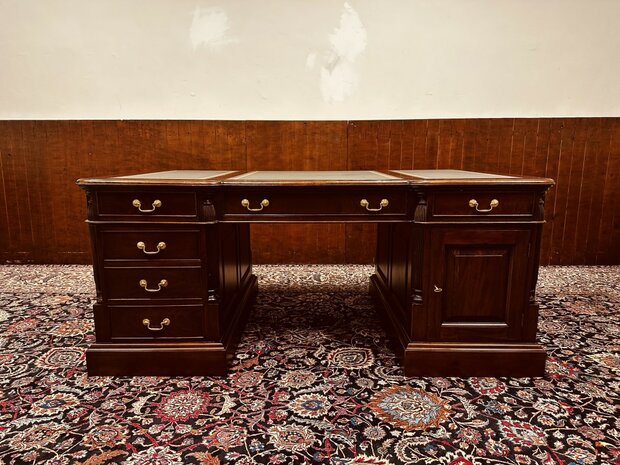 Antiek-Engels-Chesterfield-Bureau-Partnerdesk