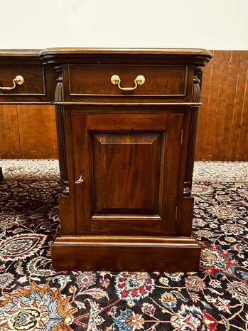 Antiek-Engels-Chesterfield-Bureau-Partnerdesk
