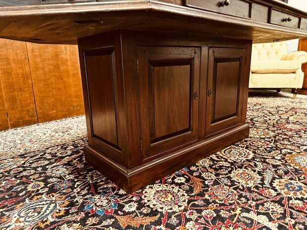 Klassiek-Engelse-Vergadertafel