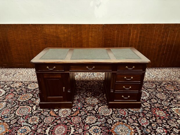 Engels-Klassiek-Bureau
