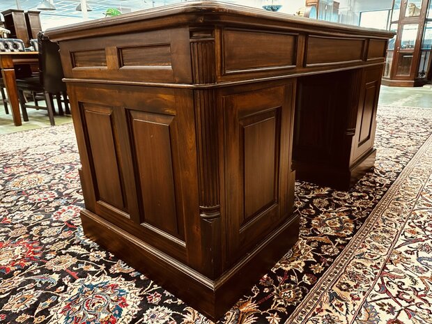 Engels-Klassiek-Bureau