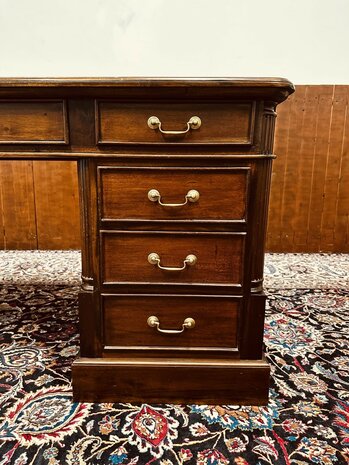 Engels-Klassiek-Bureau
