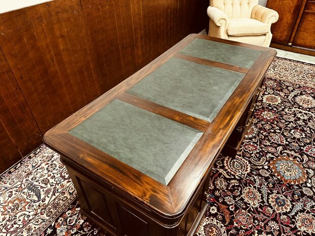 Engels-Klassiek-Bureau