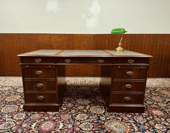 Klassiek-Engels-Heldense-Exlcusive-Bureau