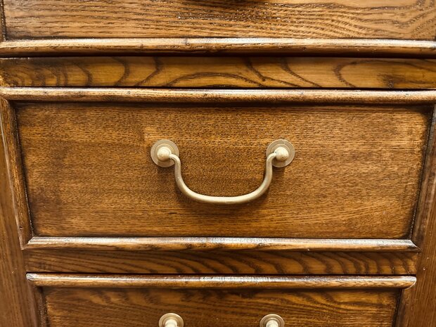 Groot-Engels-Chesterfield-Bureau-Partnerdesk