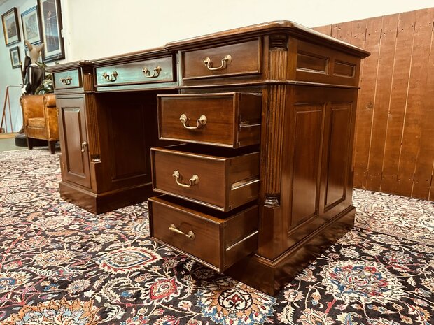 Klassiek-Engels-Bureau-Groene-Inleg