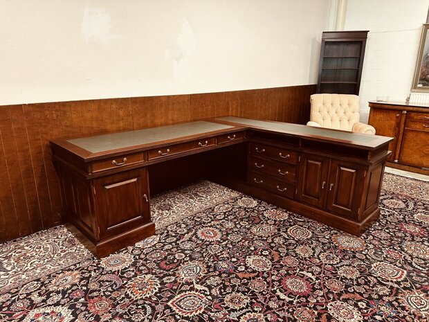 Klassiek-Engels-Chesterfield-Hoekbureau