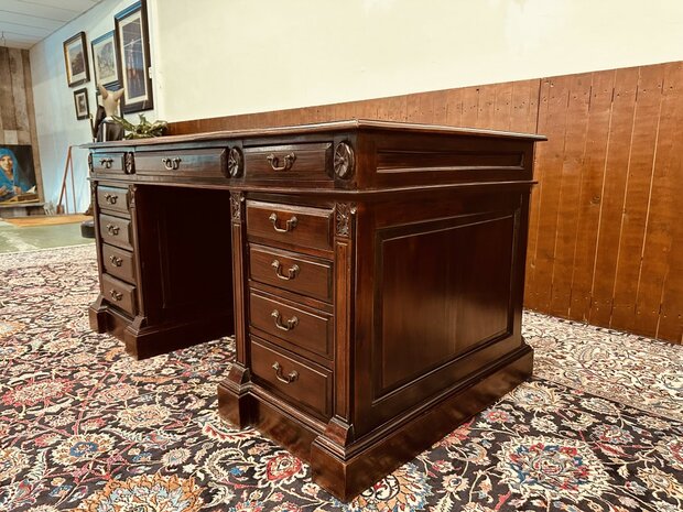 Engels-Chesterfield-Bureau