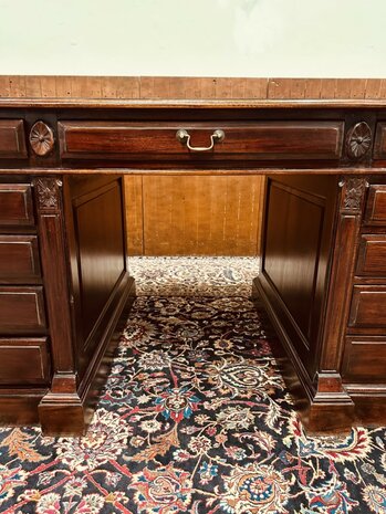 Engels-Chesterfield-Bureau