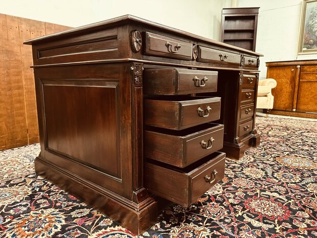 Engels-Chesterfield-Bureau