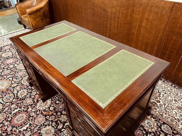 Engels-Chesterfield-Bureau