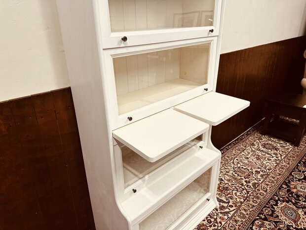 Klassiek-Engels-Witte-Globe-Wernicke-Boekenkast